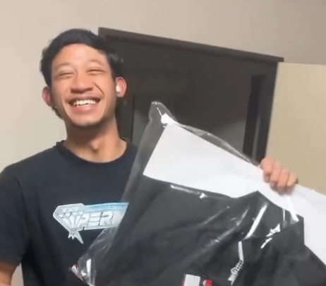 笑顔の男性スタッフ
